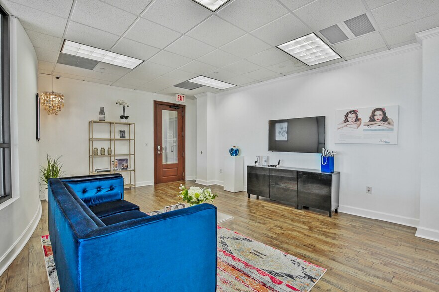 More Photos Of 19073 Interstate 45 S, Conroe General Retail For Lease