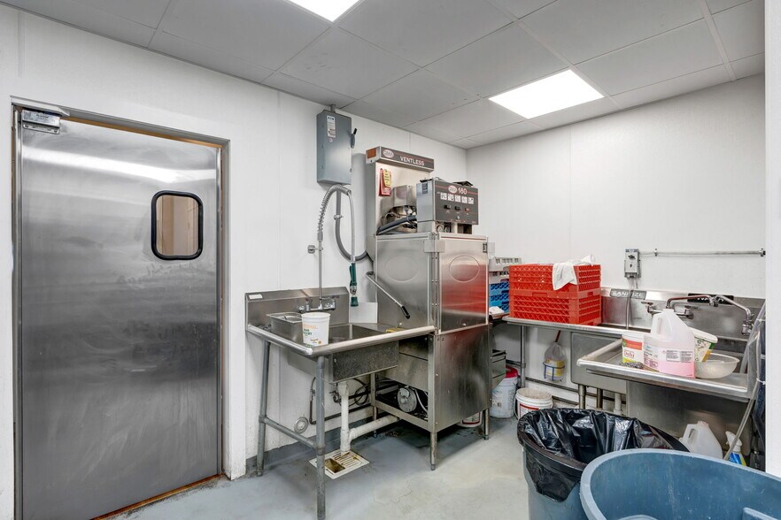 More Photos Of 93 Elm St, Old Saybrook Restaurant For Sale