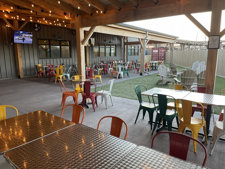 More Photos Of 2935 Airline Dr, Metairie General Retail For Sale