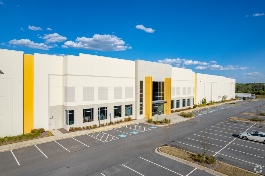 More Photos Of 94 Logistics Ln, Talmo Distribution For Lease