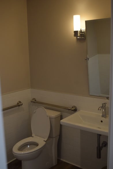 More Photos Of 4329 Emerson St, Jacksonville Warehouse For Lease
