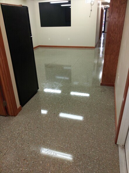 More Photos Of 3235 N 33rd St, Lincoln Warehouse For Lease