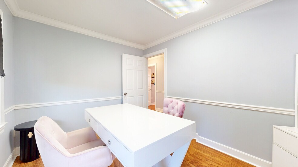 More Photos Of 105 N Madison Ave, Louisville Freestanding For Lease