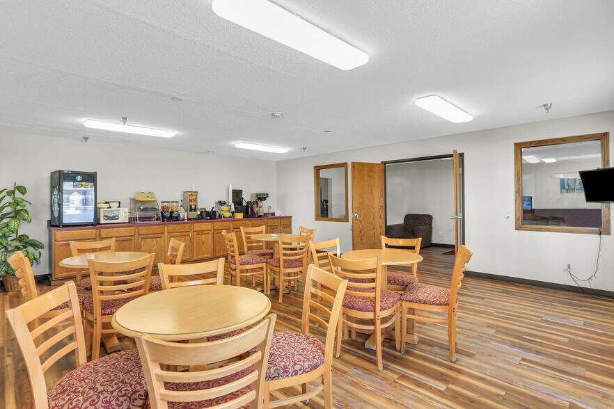 More Photos Of 630 W Main St, El Paso Hotel For Sale