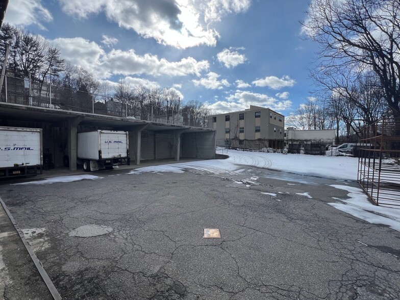 More Photos Of 111 Lafayette Ave, White Plains Warehouse For Lease
