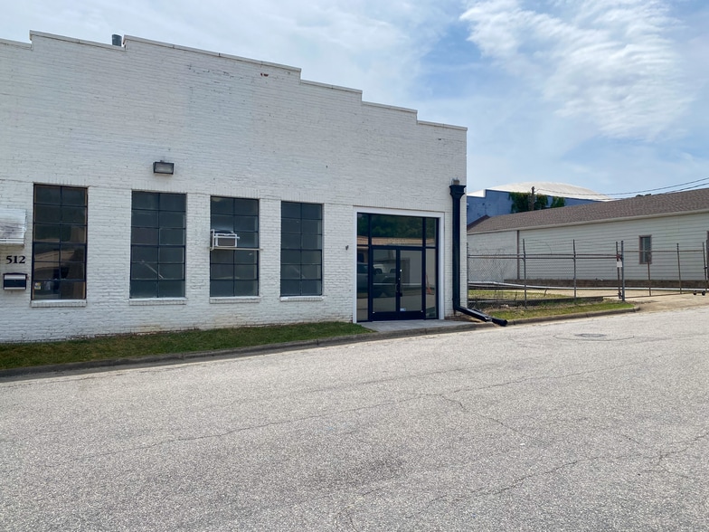 More Photos Of 512 Pershing Rd, Raleigh Warehouse For Lease
