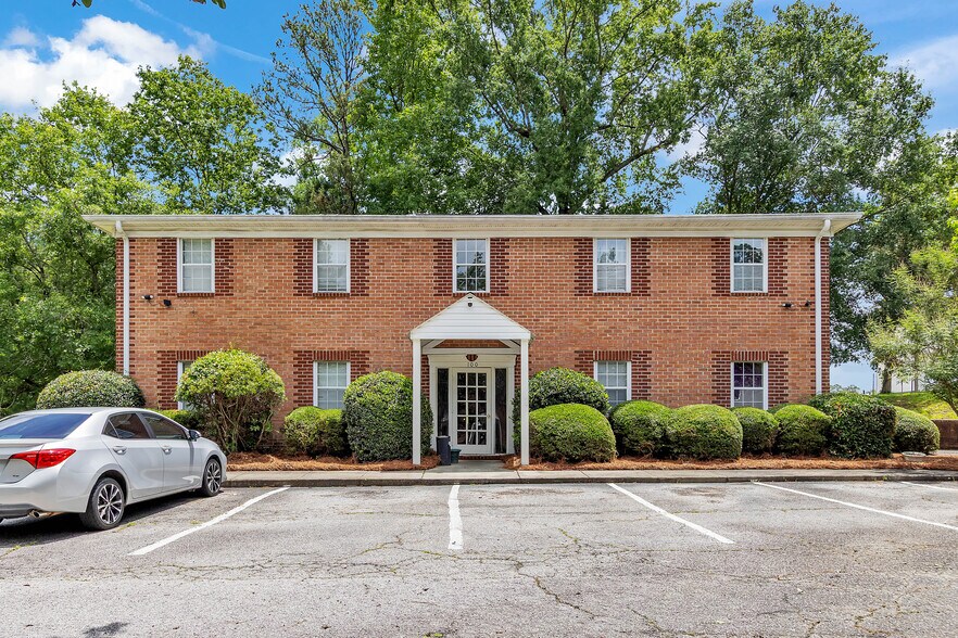 More Photos Of 170 Westwood Dr, Thomson Apartments For Sale