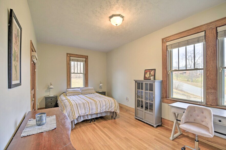 More Photos Of 132 Christiansburg Pike NE, Floyd Flex For Sale
