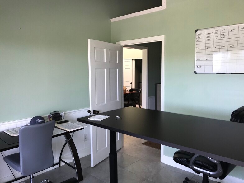 More Photos Of 2210 S Front St, Melbourne Office For Lease