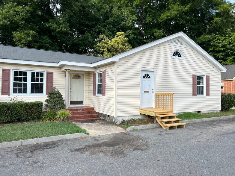 More Photos Of 636 Statesville Blvd, Salisbury Office For Sale