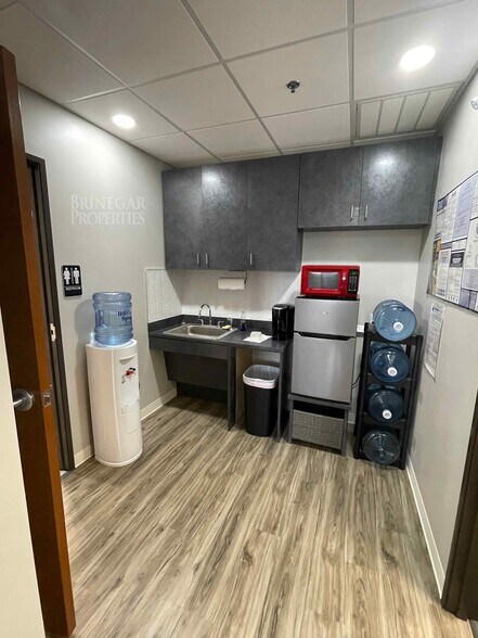 More Photos Of 9017 W State Highway 29, Liberty Hill Office For Sale