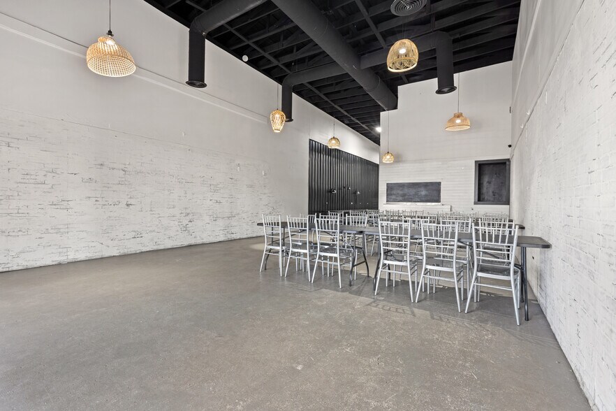 More Photos Of 218 N Main St, Beaver Dam General Retail For Sale