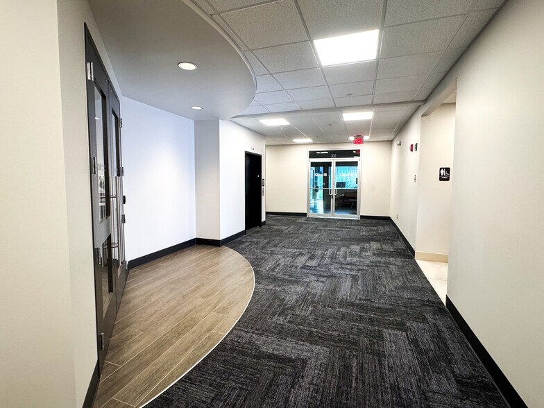More Photos Of 3350 Pinnacle Hills Pky, Rogers Office For Sale
