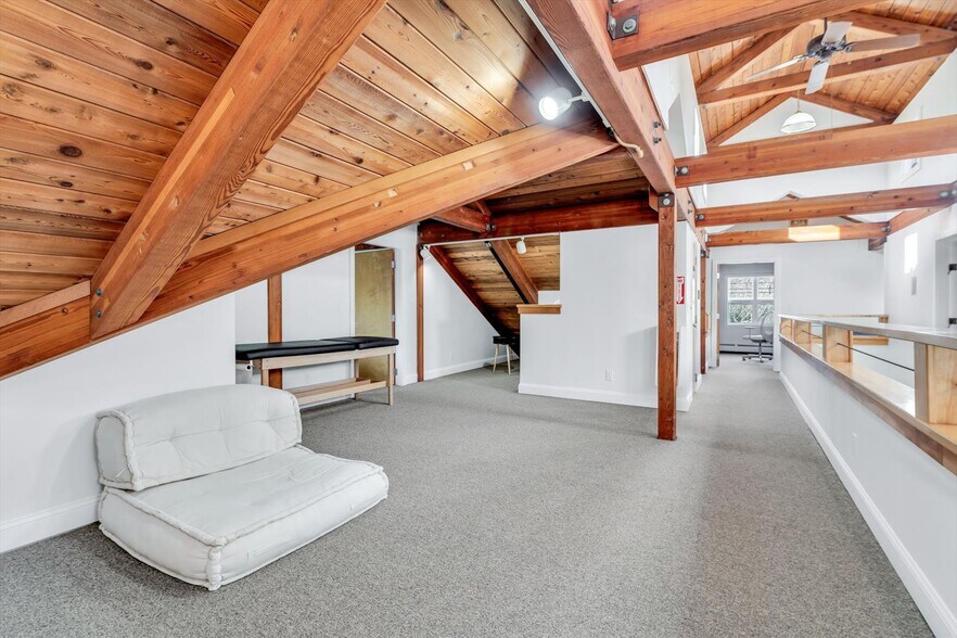 More Photos Of 1049 Main St, West Barnstable Medical For Sale
