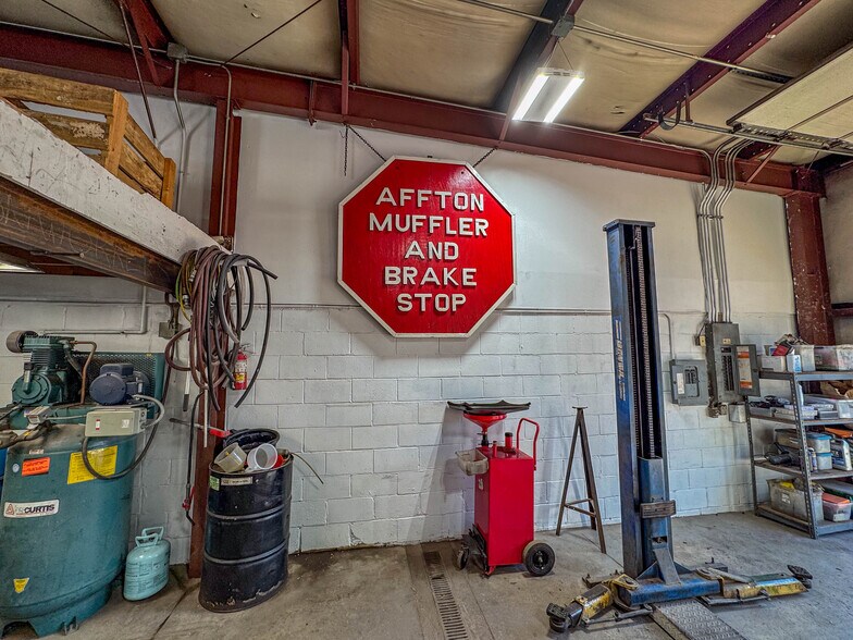 More Photos Of 8600 Gravois Rd, Saint Louis Auto Repair For Sale