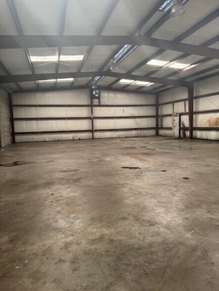 More Photos Of 4104 W South Ave, Tampa Warehouse For Lease