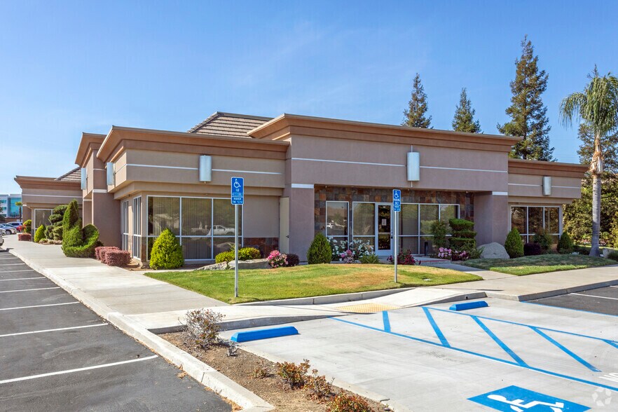 More Photos Of 7676 N Palm Ave, Fresno Office For Lease