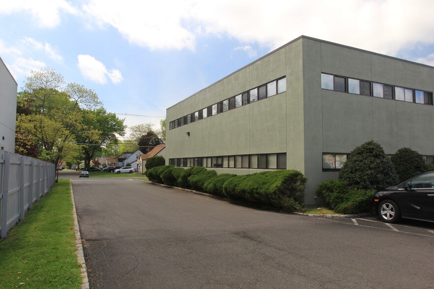 More Photos Of 2509 Park Ave, South Plainfield Office For Lease