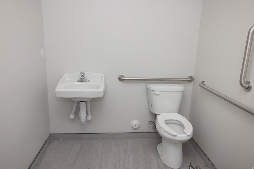 More Photos Of 385 S Main St, Richfield Storefront For Lease