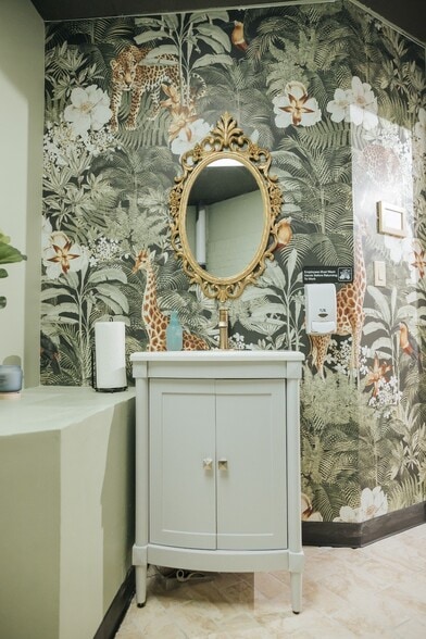 More Photos Of 1028 Shelby St, Indianapolis General Retail For Lease