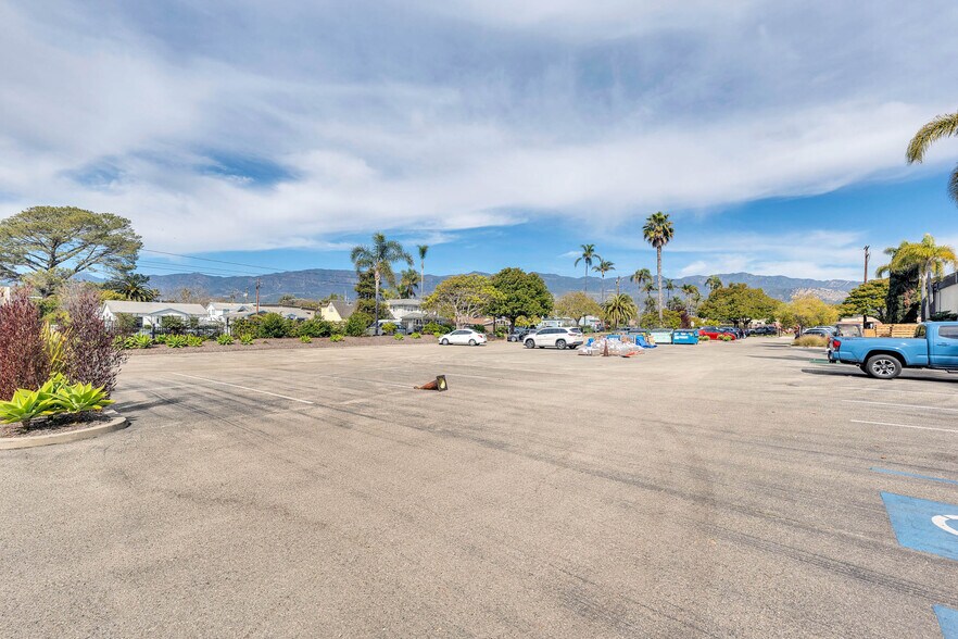 More Photos Of 5201 6th St, Carpinteria Manufacturing For Lease
