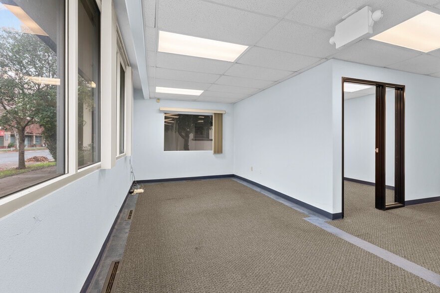 More Photos Of 2626 N St, Sacramento Medical For Sale