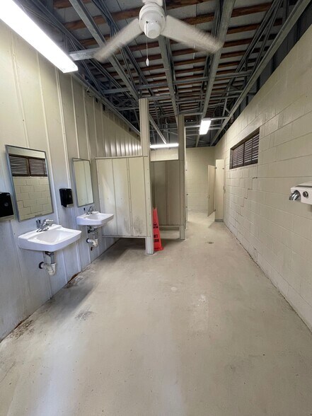 More Photos Of 159 N Central Ave, Oviedo Warehouse For Lease
