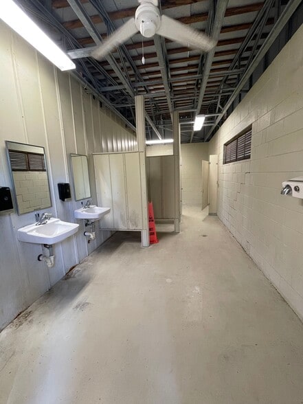 More Photos Of 159 N Central Ave, Oviedo Warehouse For Lease