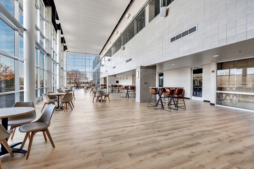 Primary Photo Of 3500 Packerland Dr, De Pere Office For Lease