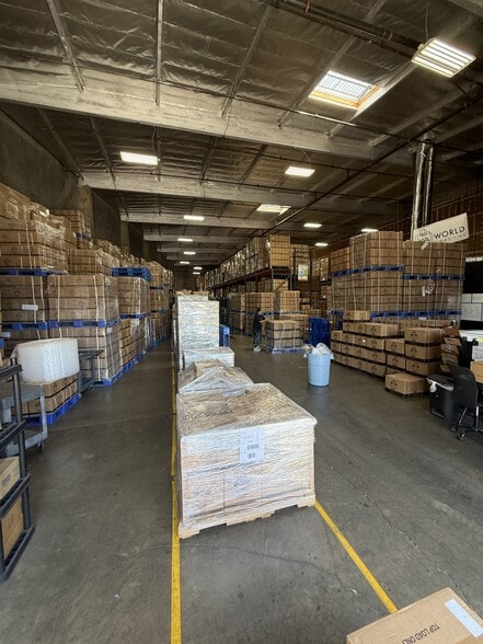 More Photos Of 8960 Carroll Way, San Diego Warehouse For Lease