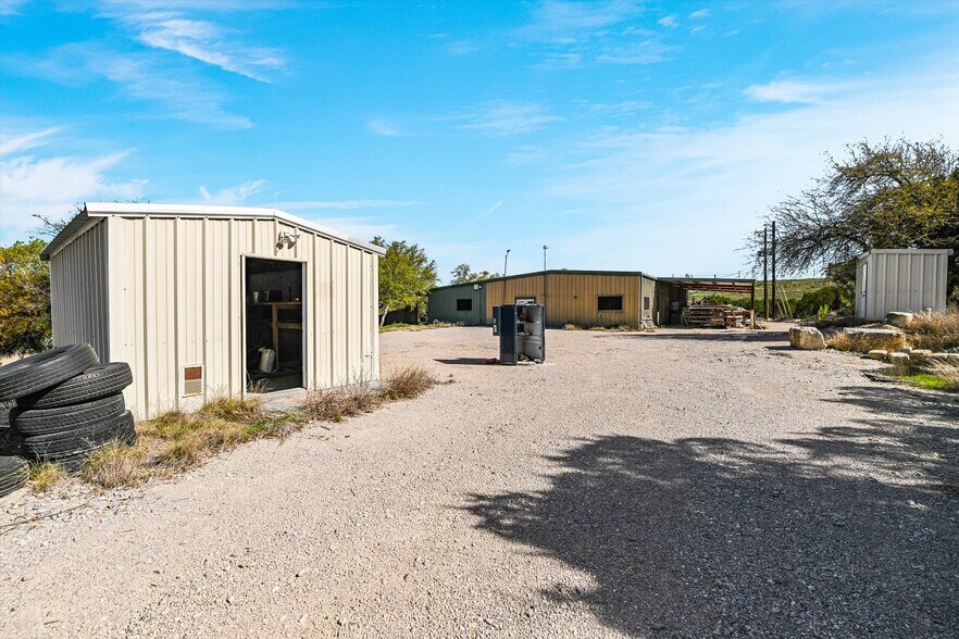 More Photos Of 21511 State Highway 71 W, Spicewood Light Manufacturing For Sale