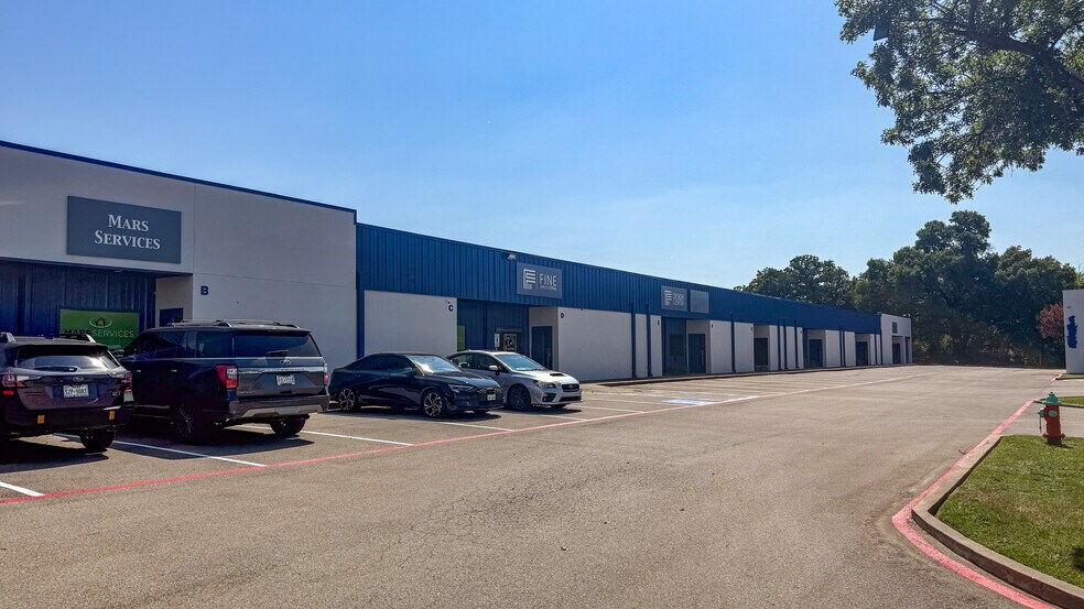 More Photos Of 1663 Hickory Dr, Haltom City Unknown For Lease