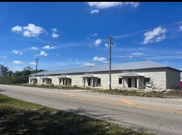 More Photos Of 990 Anvil cir, LaBelle Warehouse For Lease