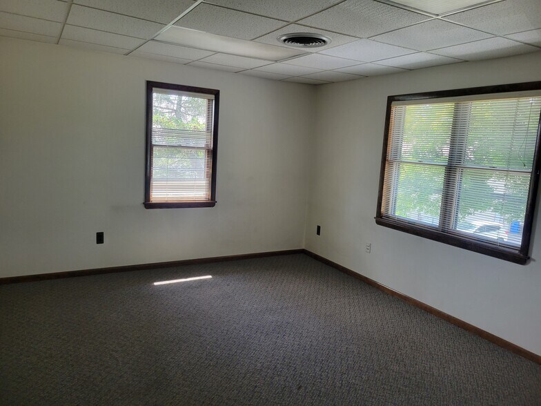 More Photos Of 402 E Main St, Middletown Office For Sale