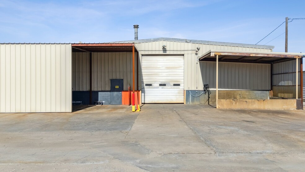More Photos Of 8118 E 44th St, Tulsa Warehouse For Lease