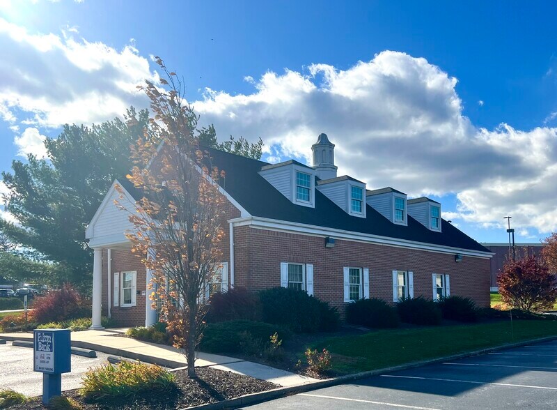 Primary Photo Of 1212 Cocoa Ave, Hershey Bank For Sale