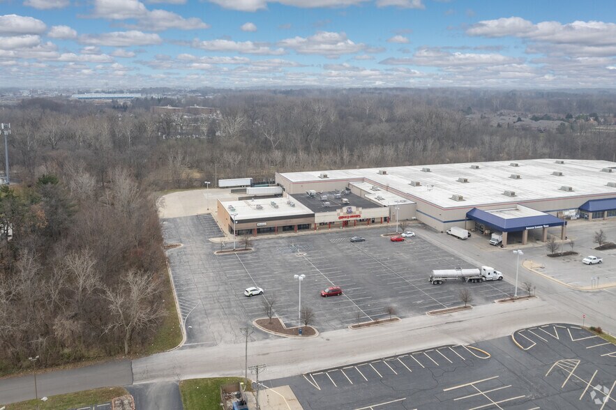 More Photos Of 5455 Airport Hwy, Toledo Storefront For Sale