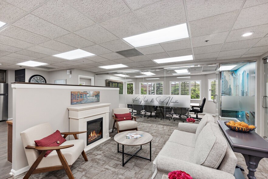 More Photos Of 1015-1025 W Wise Rd, Schaumburg Office For Sale