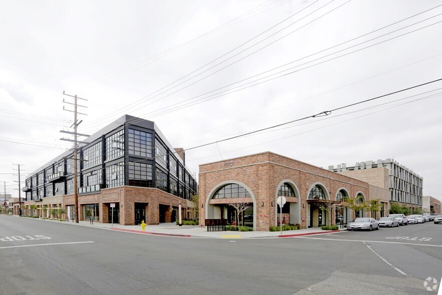 Primary Photo Of 555-581 Mateo St, Los Angeles Loft Creative Space For Lease