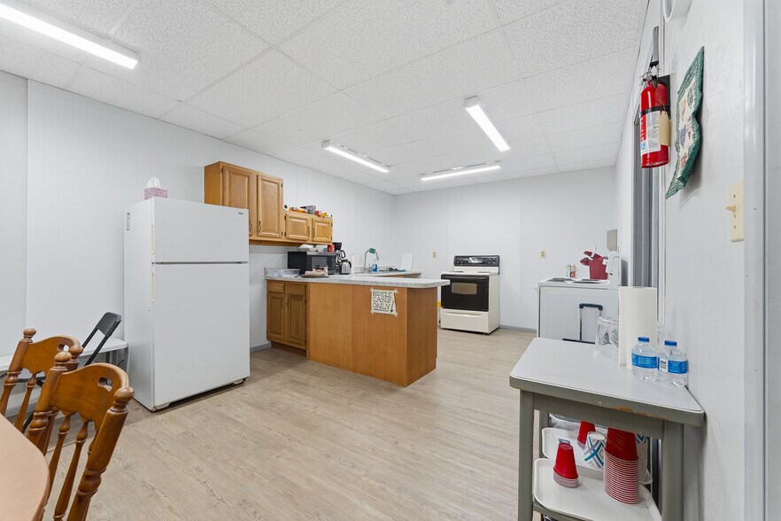 More Photos Of 102 4th St, Terra Alta Light Distribution For Sale