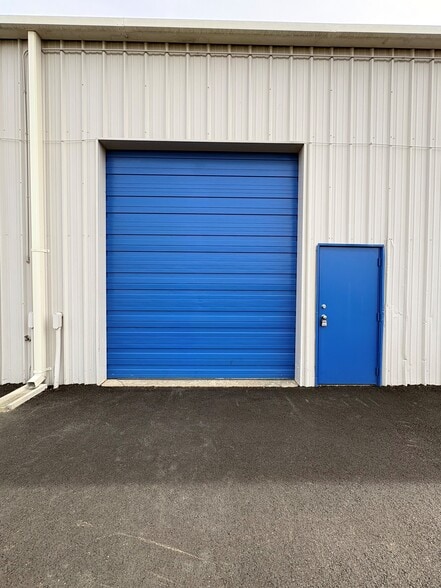 More Photos Of 1224 Executive Blvd, Chesapeake Showroom For Sale