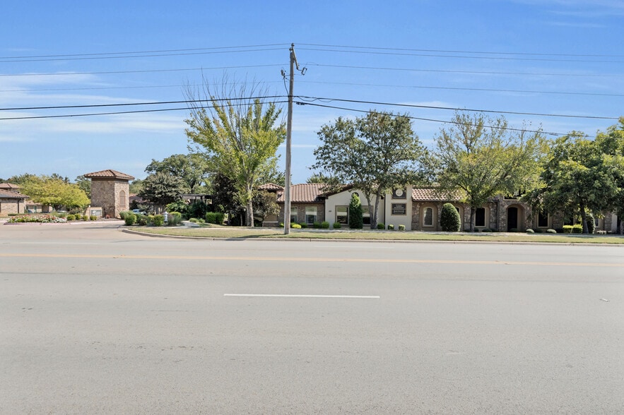 More Photos Of 550 N Walnut Creek Dr, Mansfield Office Residential For Sale