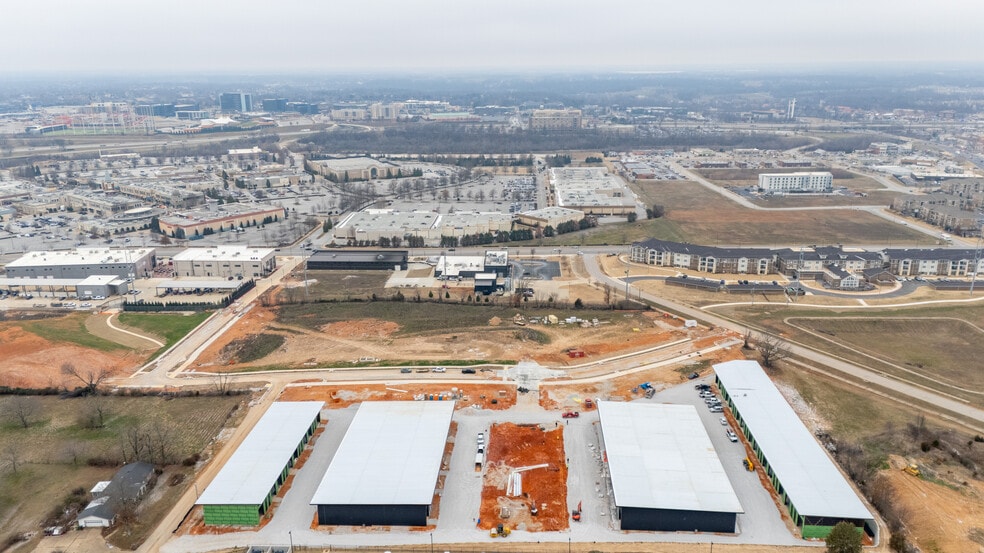 More Photos Of 2105 S 31st St, Rogers Showroom For Sale