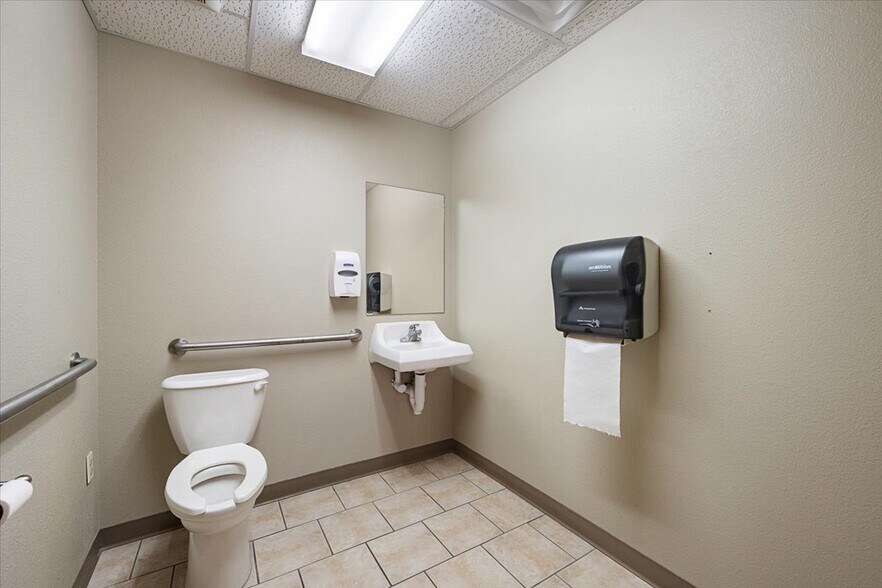 More Photos Of 87 Sherman St, Deadwood Restaurant For Lease