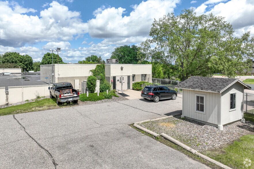 More Photos Of 800 E 10th St E, Hastings Manufacturing For Lease