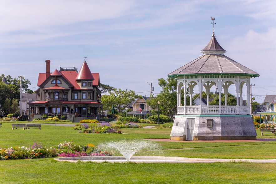 More Photos Of 112 Dukes County Ave, Vineyard Haven Land For Sale