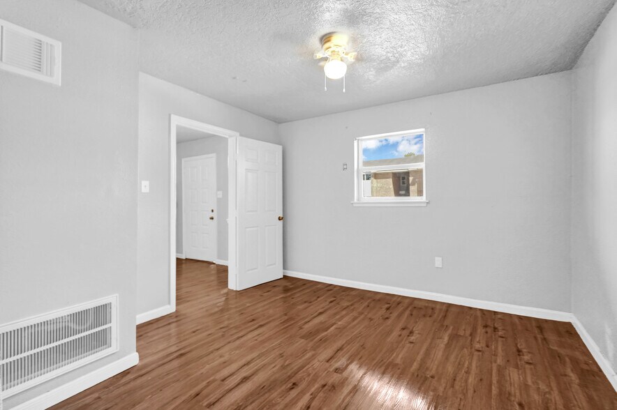 More Photos Of 6205 Jackson Rd, Hitchcock Apartments For Sale