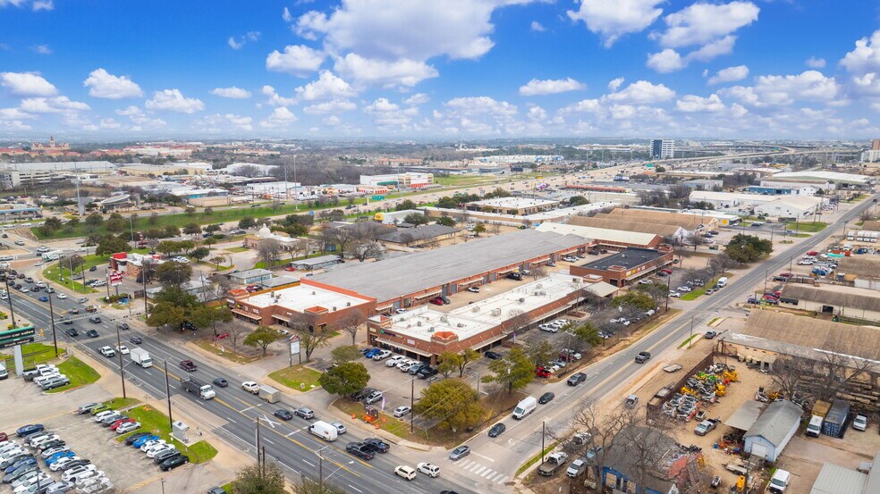 More Photos Of 4201 Congress Ave S, Austin Unknown For Lease