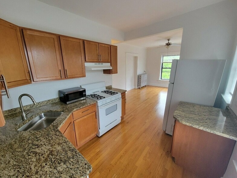 More Photos Of 716 Clark St, Evanston Apartments For Sale
