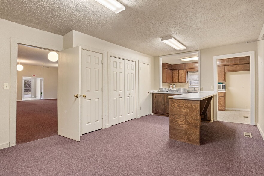 More Photos Of 215 S Bixby St, Coweta Religious Facility For Sale